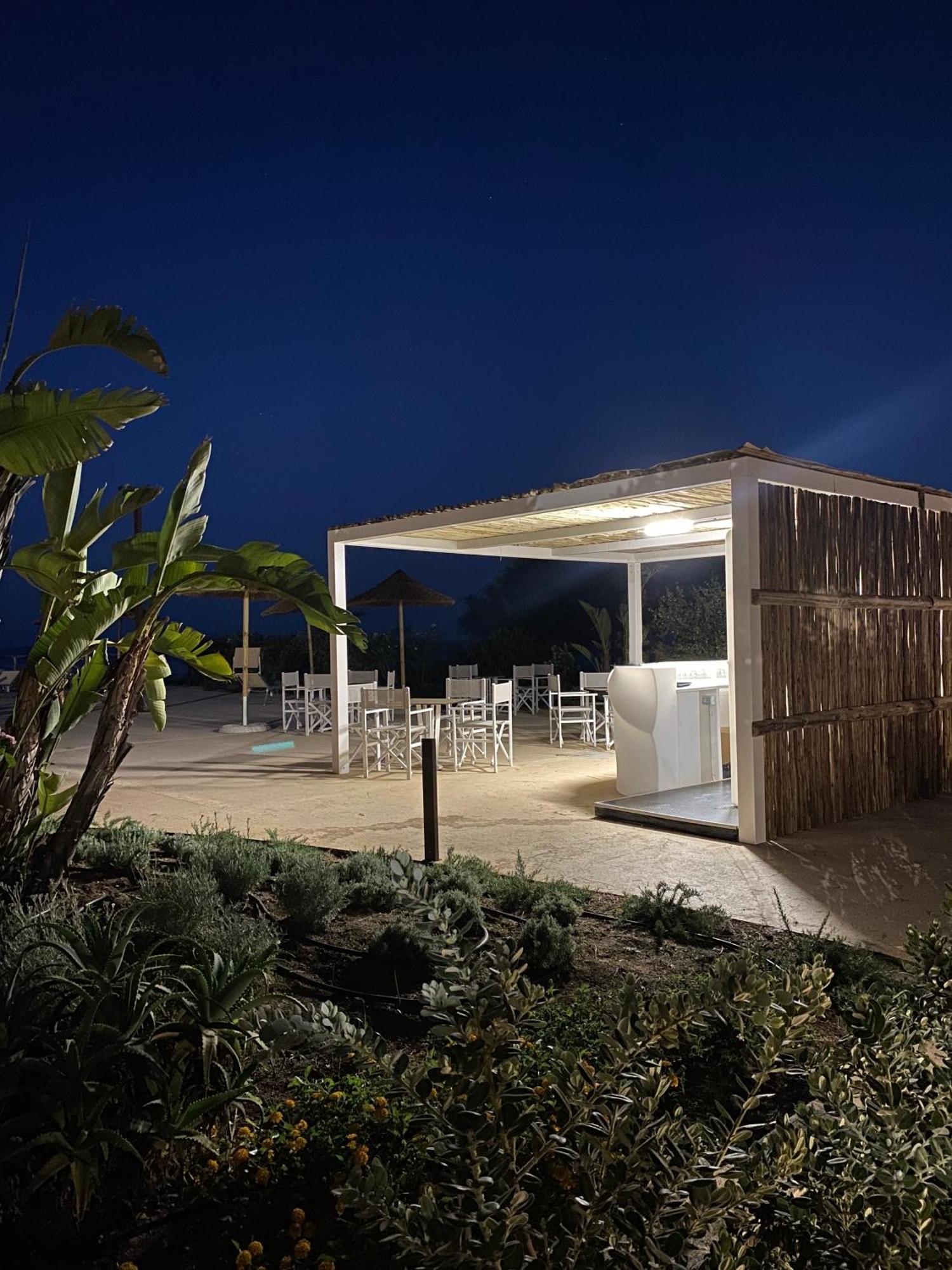 Hotel Mare Pineta Santa Margherita di Pula Eksteriør billede
