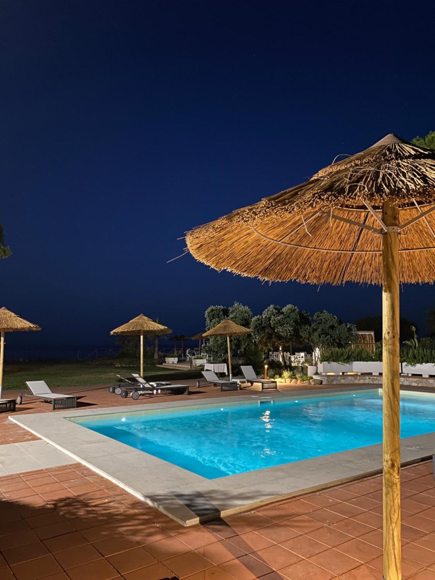 Hotel Mare Pineta Santa Margherita di Pula Eksteriør billede