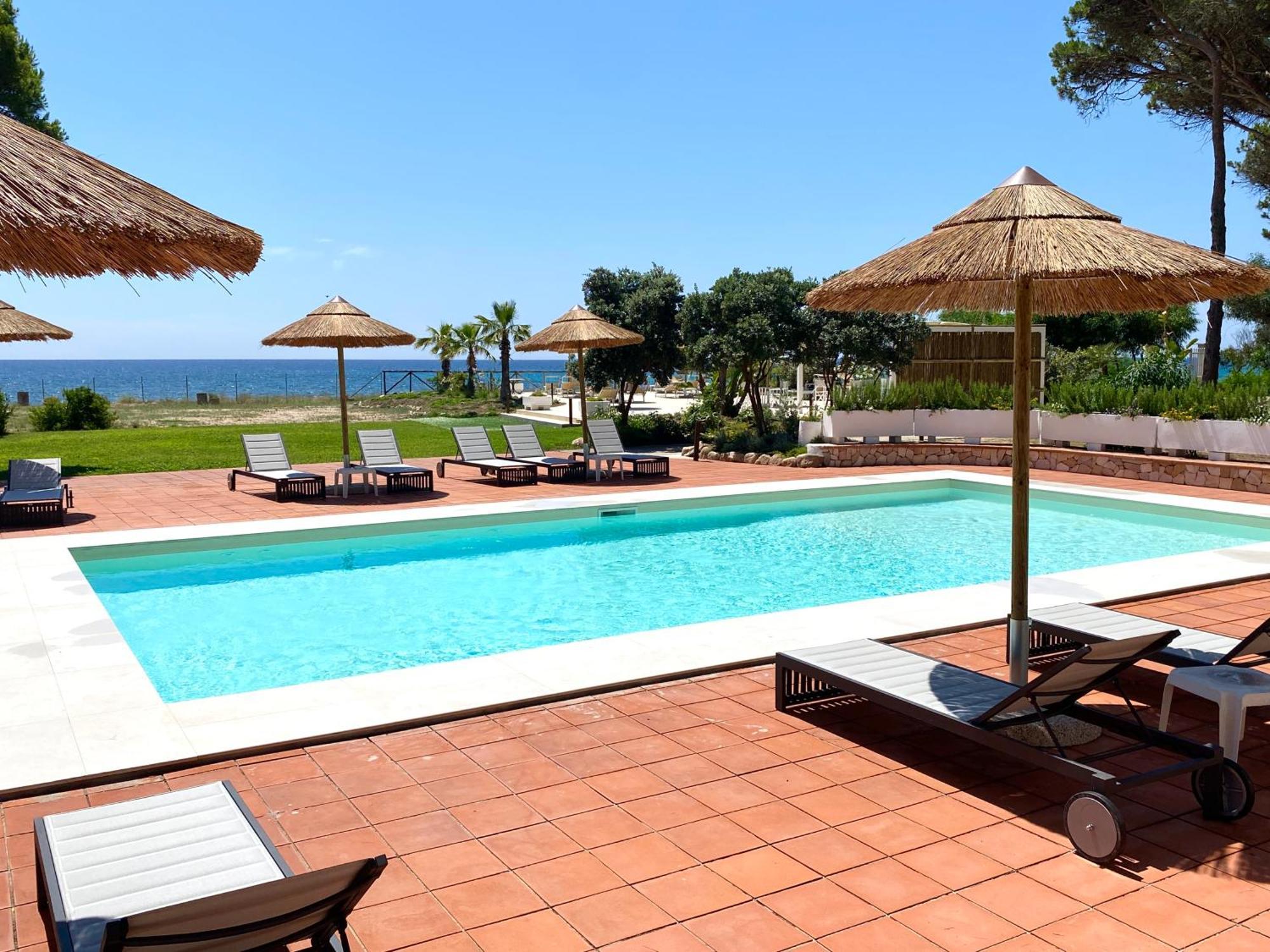 Hotel Mare Pineta Santa Margherita di Pula Eksteriør billede