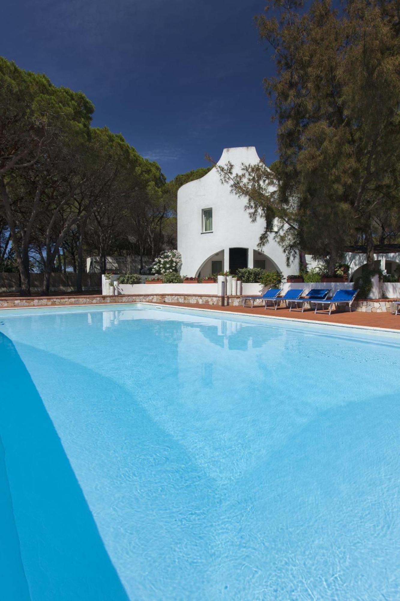 Hotel Mare Pineta Santa Margherita di Pula Eksteriør billede